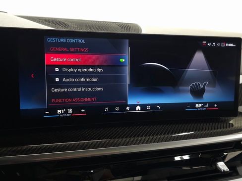 Used 2024 BMW X6 M60i w/ Dynamic Handling Package image 32