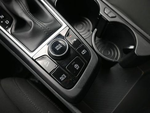 Used 2025 Kia Sportage LX image 31