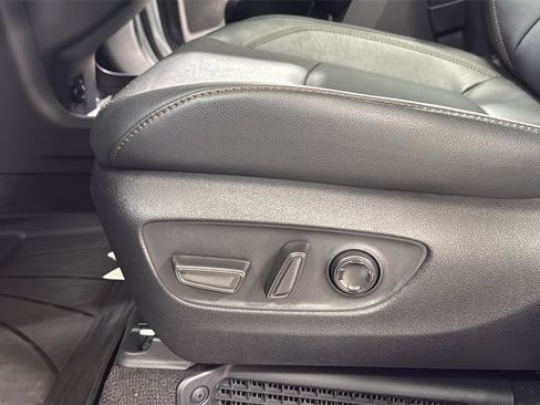 Certified 2025 Toyota Sienna Limited image 14