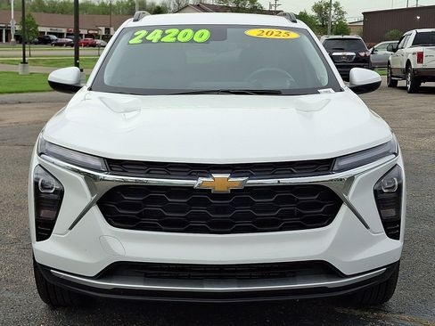 Used 2025 Chevrolet Trax LT FWD image 28
