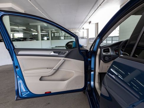 Used 2016 Volkswagen Golf S FWD image 13