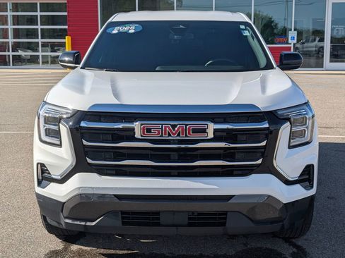 Used 2025 GMC Terrain Elevation AWD/4WD image 2