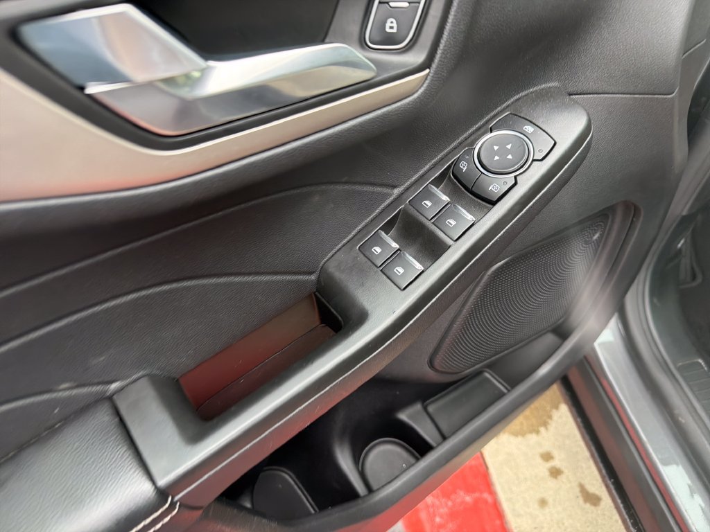 Used 2022 Ford Escape SEL AWD/4WD image 11