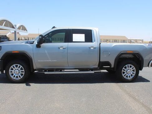Used 2024 GMC Sierra 2500 SLE w/ SLE Value Package; AWD/4WD image 8