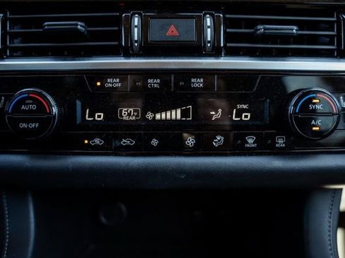 Used 2025 Nissan Pathfinder SV image 19