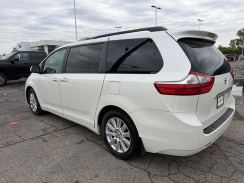 Used 2017 Toyota Sienna Limited FWD image 4