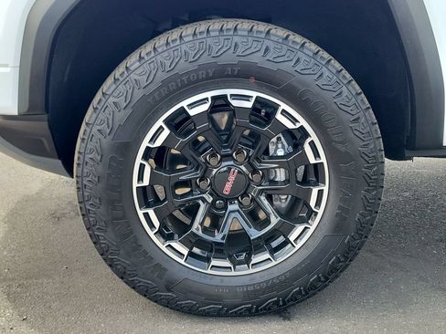 Used 2026 GMC Canyon AT4 w/ Technology Plus Package AWD/4WD image 34