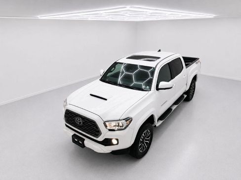 Used 2023 Toyota Tacoma TRD Sport w/ TRD Premium Sport Package AWD/4WD image 32