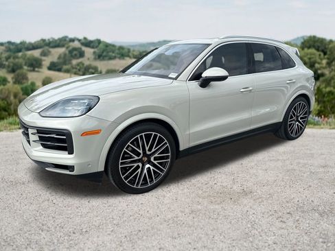 Used 2024 Porsche Cayenne AWD/4WD image 3