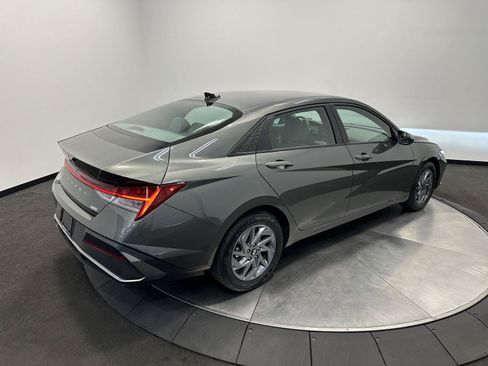 Certified 2025 Hyundai Elantra Hybrid FWD image 7