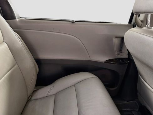 Used 2020 Toyota Sienna XLE w/ XLE Navigation Package FWD image 26