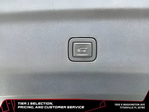Used 2024 GMC Yukon XL Denali RWD image 13