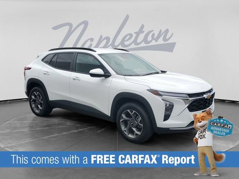 Used 2025 Chevrolet Trax LT FWD image 3