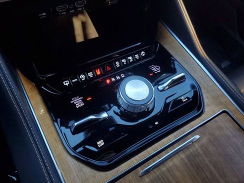 Used 2024 Jeep Grand Wagoneer Series III w/ HD Trailer Tow Package image 26