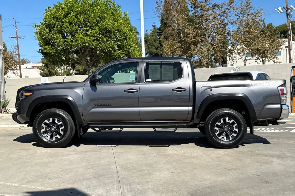 Used 2022 Toyota Tacoma TRD Off-Road AWD/4WD image 10