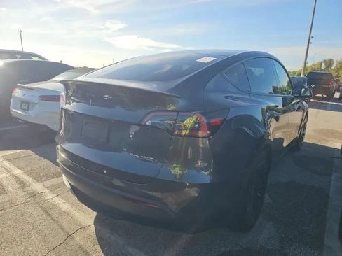 Used 2022 Tesla Model Y Performance AWD/4WD image 3