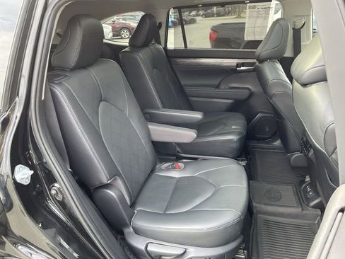 Used 2023 Toyota Highlander Platinum AWD/4WD image 22
