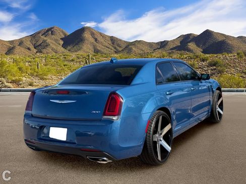 Used 2020 Chrysler 300 Touring w/ Sport Appearance Package RWD image 4
