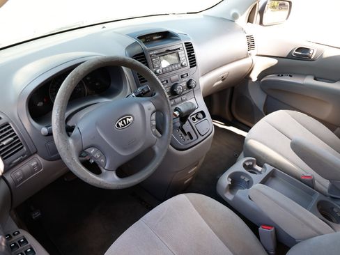 Used 2012 Kia Sedona LX image 4