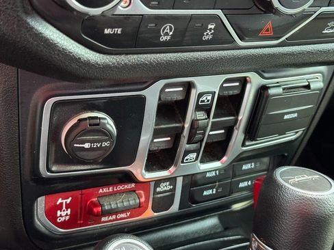 Used 2024 Jeep Gladiator Sport AWD/4WD image 19