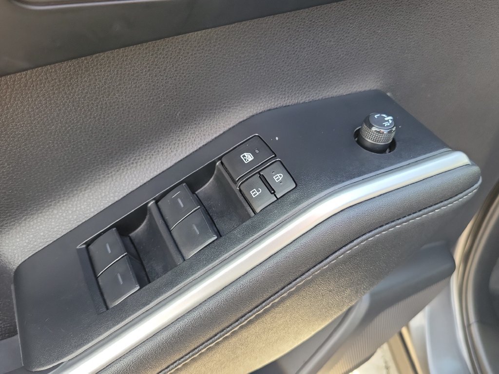 Used 2023 Toyota Highlander LE FWD image 24