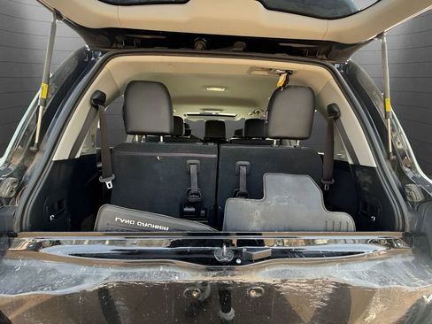 Used 2016 Toyota Land Cruiser w/ Four Season Floor Mat Package image 19