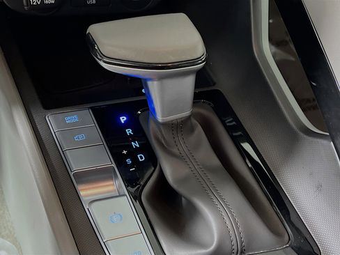 Used 2025 Hyundai Elantra SEL image 24