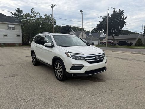 Used 2017 Honda Pilot Elite image 1