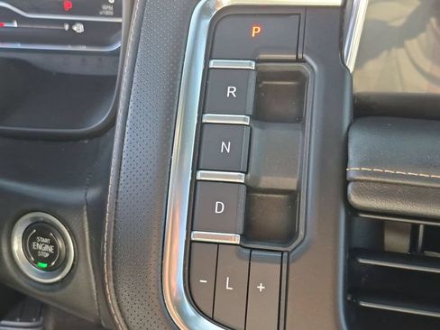 Used 2022 GMC Yukon XL AT4 AWD/4WD image 8