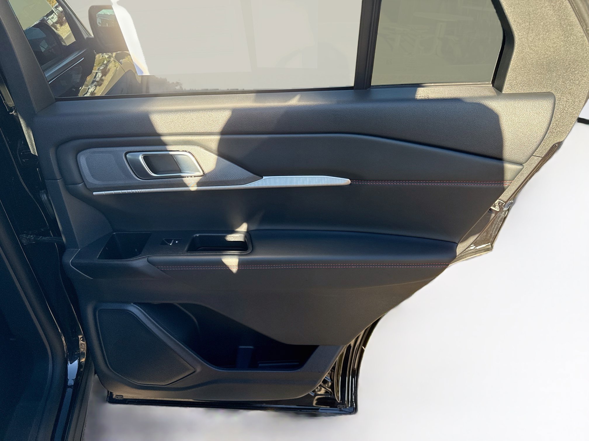 Used 2025 Ford Explorer ST-Line AWD/4WD image 33
