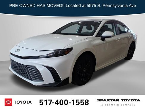 Used 2025 Toyota Camry SE image 1