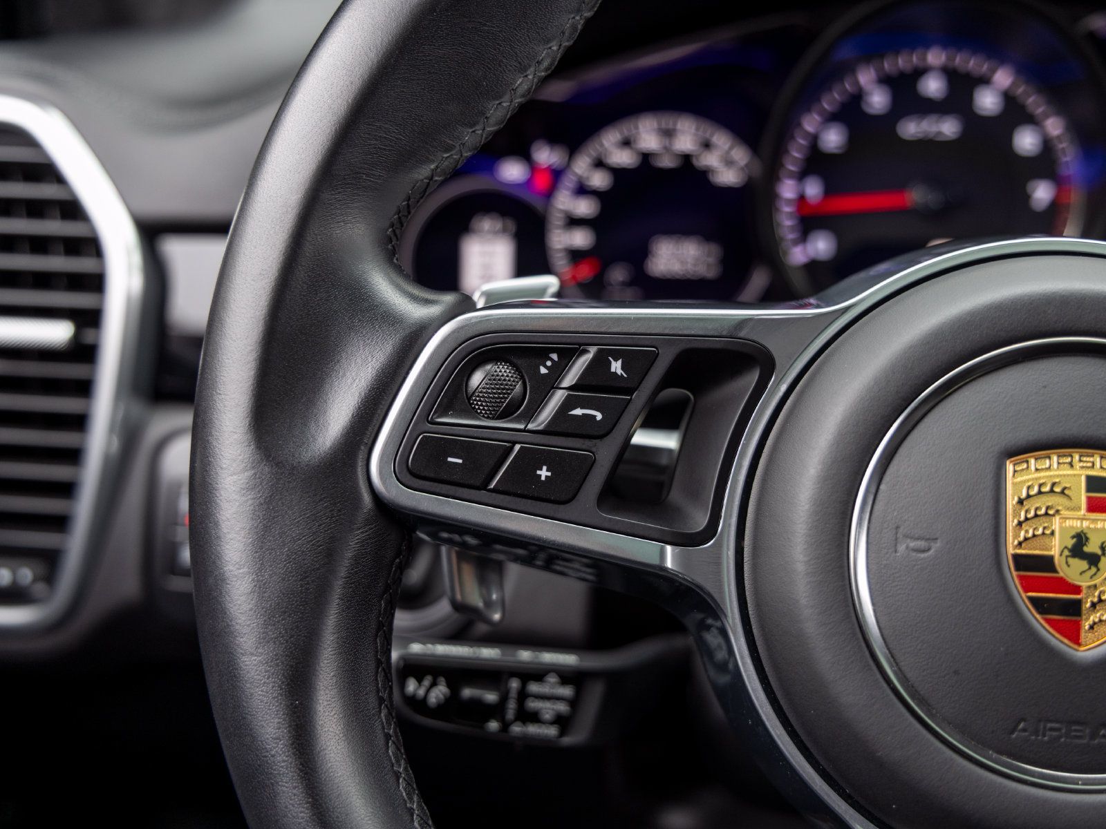 Certified 2023 Porsche Cayenne GTS AWD/4WD image 37