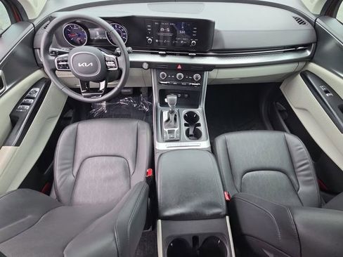 Used 2024 Kia Carnival LX FWD image 14