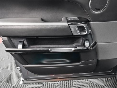 Used 2020 Land Rover Range Rover Sport SVR image 32