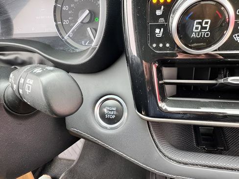 Used 2021 Toyota Highlander Limited image 24