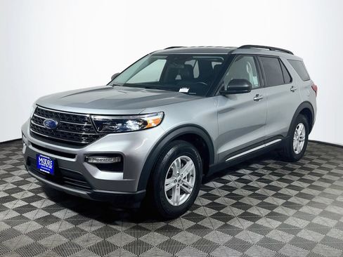 Used 2024 Ford Explorer XLT w/ Equipment Group 202A AWD/4WD image 3