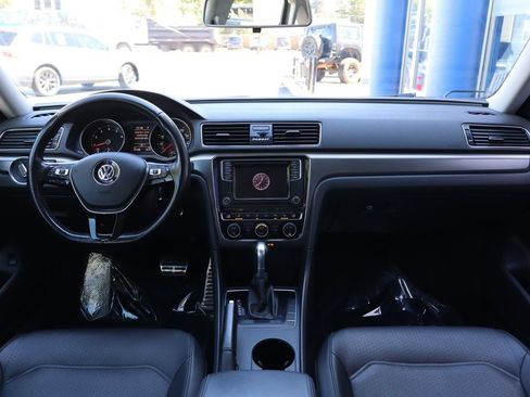 Used 2018 Volkswagen Passat 2.0T S FWD image 12