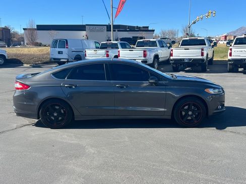 Used 2016 Ford Fusion SE FWD image 7