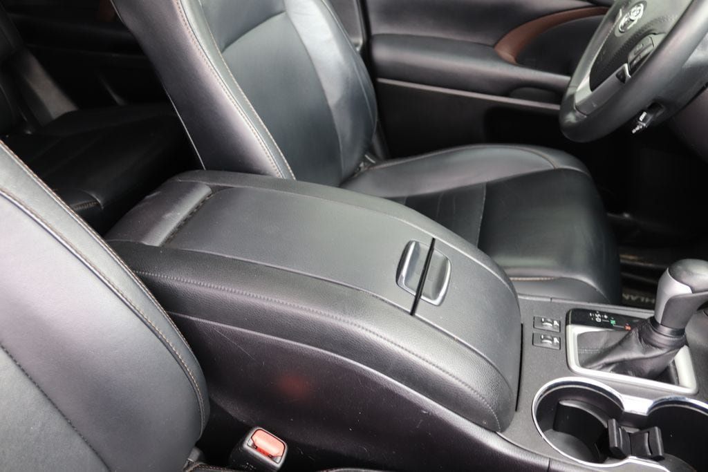 Used 2019 Toyota Highlander XLE AWD/4WD image 23