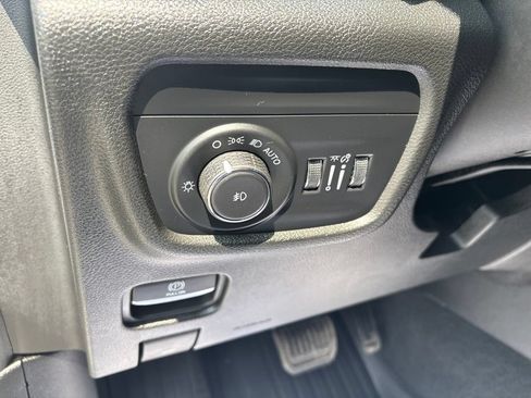 Used 2023 Jeep Grand Cherokee L Limited AWD/4WD image 20