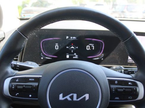 Used 2024 Kia Sportage EX image 24