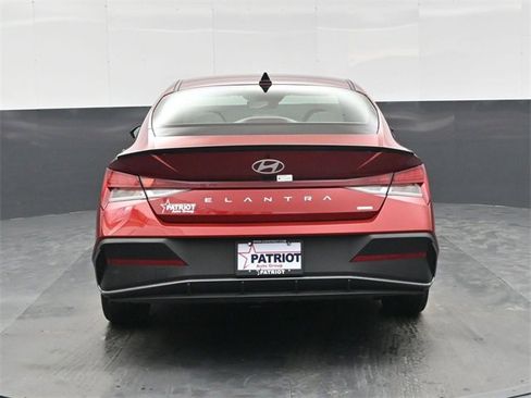 Used 2025 Hyundai Elantra SEL image 5