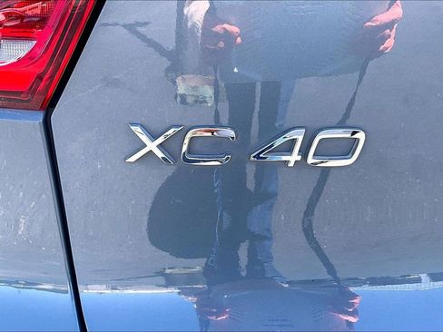Used 2023 Volvo XC40 B4 Ultimate FWD image 4