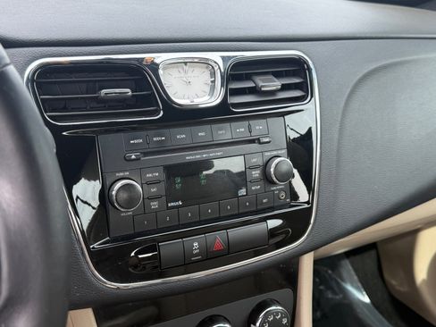 Used 2013 Chrysler 200 Touring FWD image 19