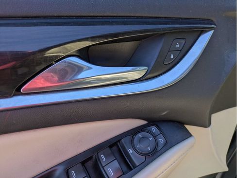 Used 2019 Buick Enclave Essence AWD/4WD image 15