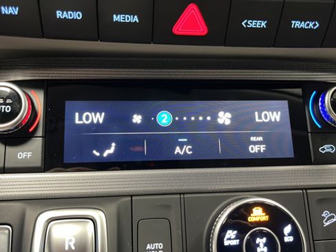 Used 2025 Hyundai Palisade Calligraphy AWD/4WD image 18