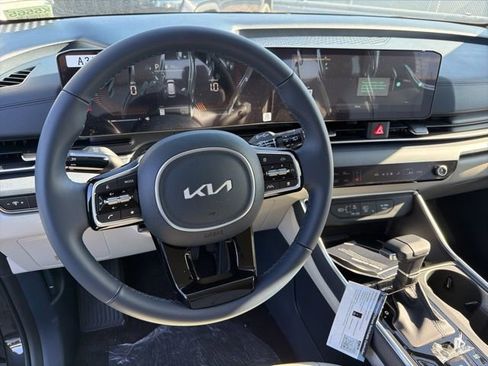 New 2026 Kia Carnival EX FWD image 16