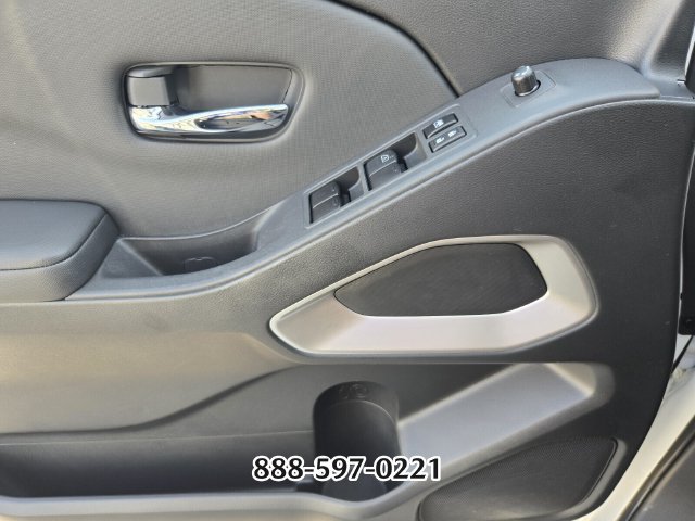 Used 2022 Nissan Frontier SV AWD/4WD image 33