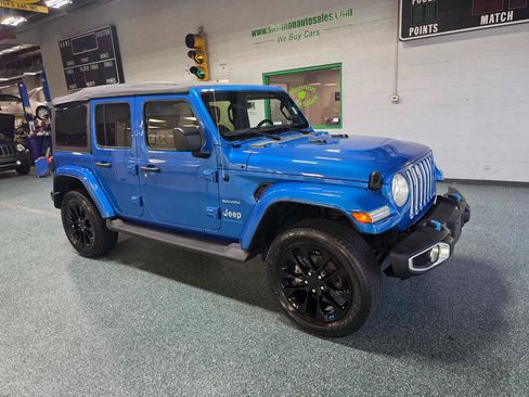 Used 2023 Jeep Wrangler Unlimited Sahara AWD/4WD image 4