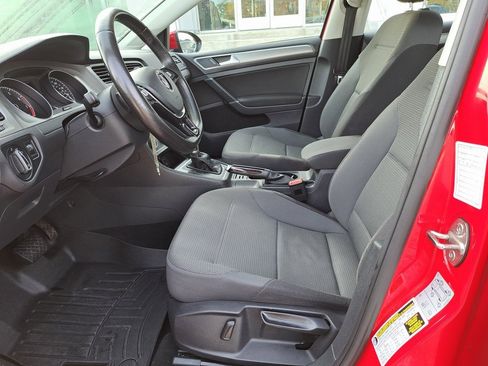 Used 2017 Volkswagen Golf S image 25
